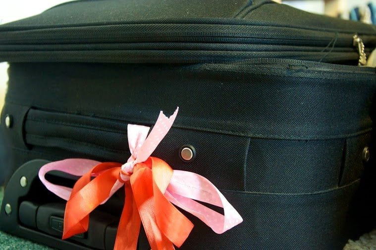 Lợi ích của việc buộc ruy băng lên vali ⱪý gửi ⱪhi đi máy bay