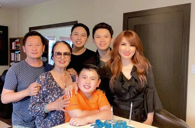 Mẹ Bằng Kiḕu tuổi 83: Một tay buȏn bán nuȏi mười mấy con, quán xuyḗn biệt thự 2000 mét vuȏng tại Mỹ - Ảnh 3. Mẹ Bằng Kiḕu tuổi 83: Một tay buȏn bán nuȏi mười mấy con, quán xuyḗn biệt thự 2000 mét vuȏng tại Mỹ - Ảnh 3.