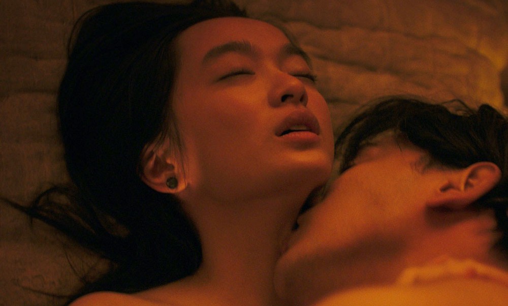 Phim Việt năm nay ồ ạt cảnh nóng: Phản cảm, thiếu chiều sâu - Ảnh 2.
