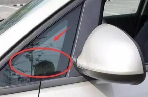 Sau nhiều năm lái xe, nhiều người vẫn không biết công dụng của cửa sổ tam giác của xe? Giờ biết cũng chưa là quá muộn-2