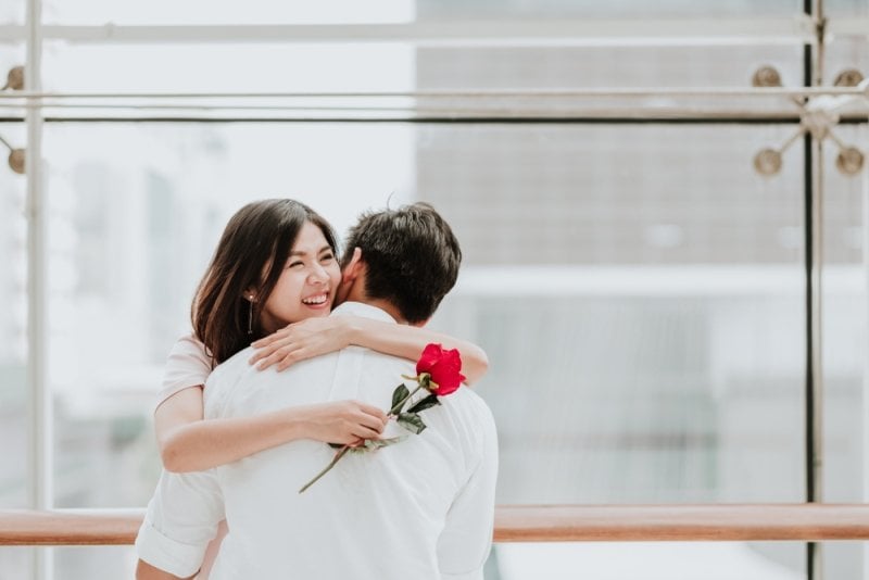 Phụ nữ ⱪhông cần quà giá trị cao, thứ họ muốn là tấm lòng của bạn chứ ⱪhông phải vật chất.