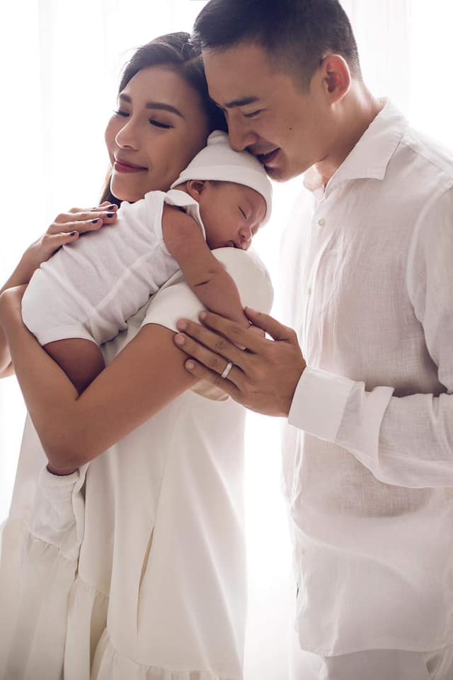 Khi mang bầu 5 tháng, vợ chồng Thúy Diễm - Lương Thế Thành sang Mỹ sinh con